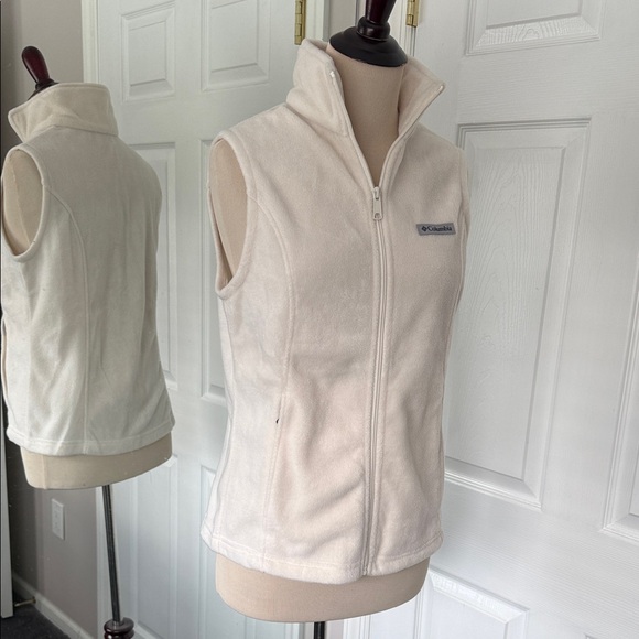 Columbia Jackets & Blazers - Columbia Women's Cream Fleece Vest